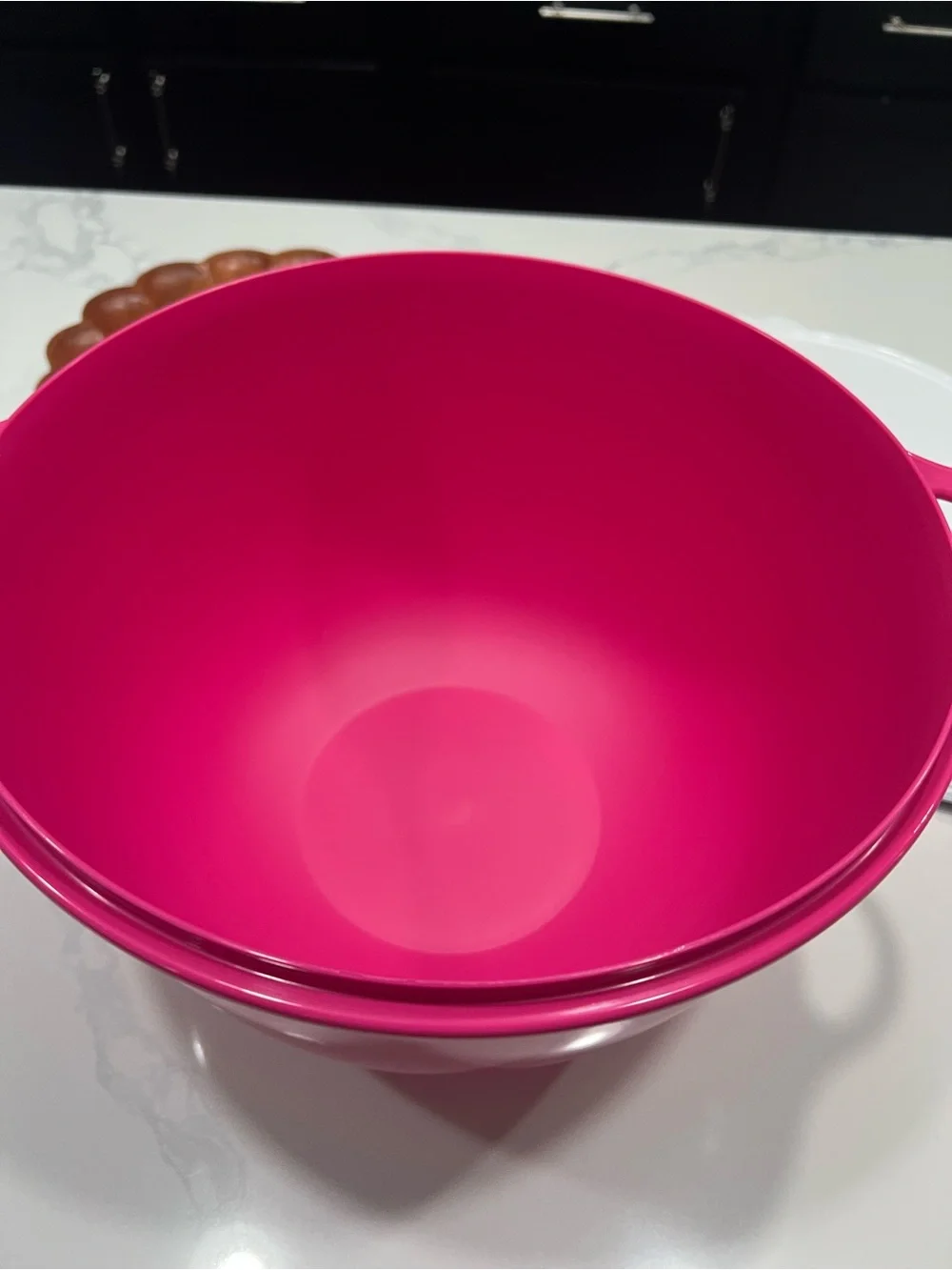 Tupperware Hot Pink Mixing Bowl with White Lid